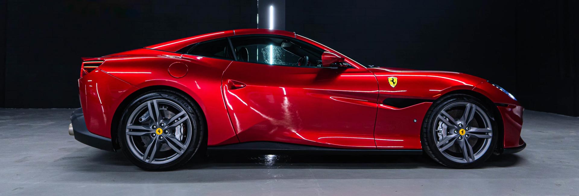 auto lussuosa ferari